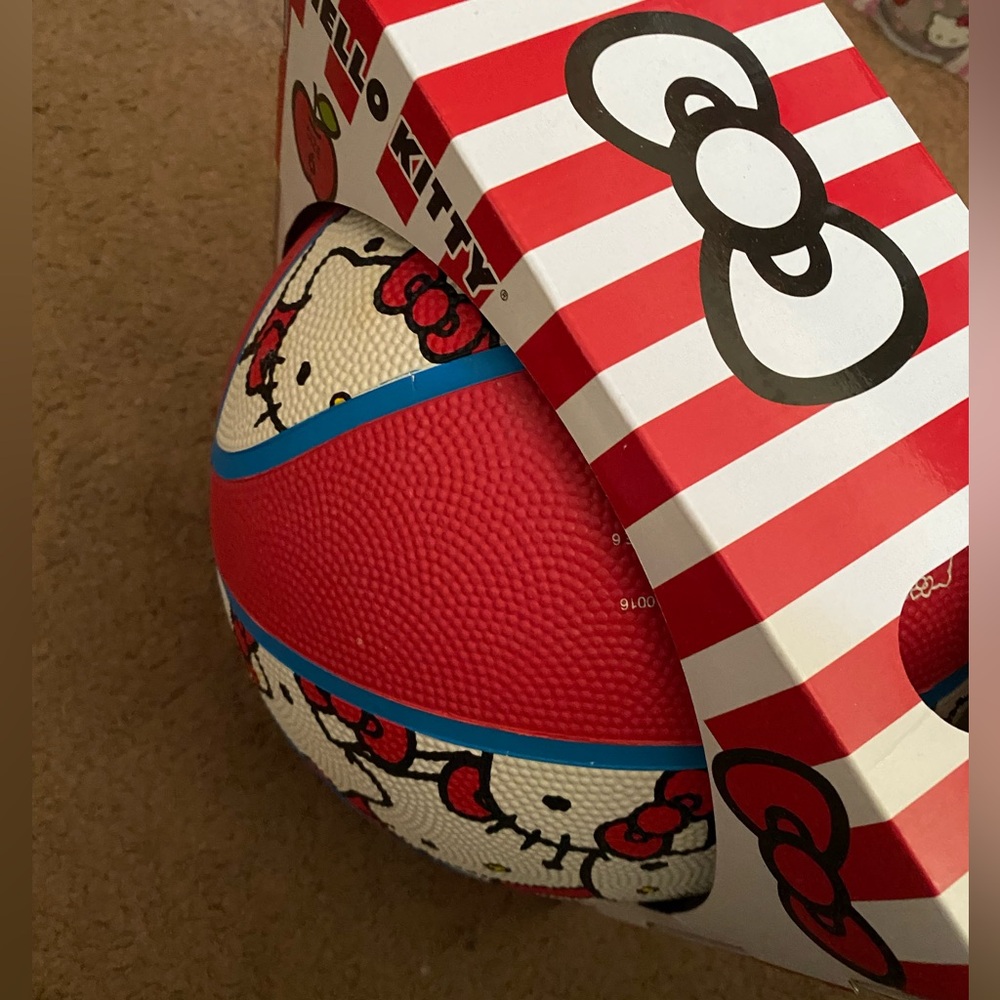New Hello Kitty Basketball - Picture 2 of 2